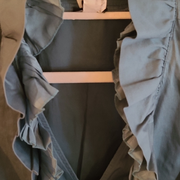 Teal blue button down short sleeve blouse w/button - Picture 4 of 5